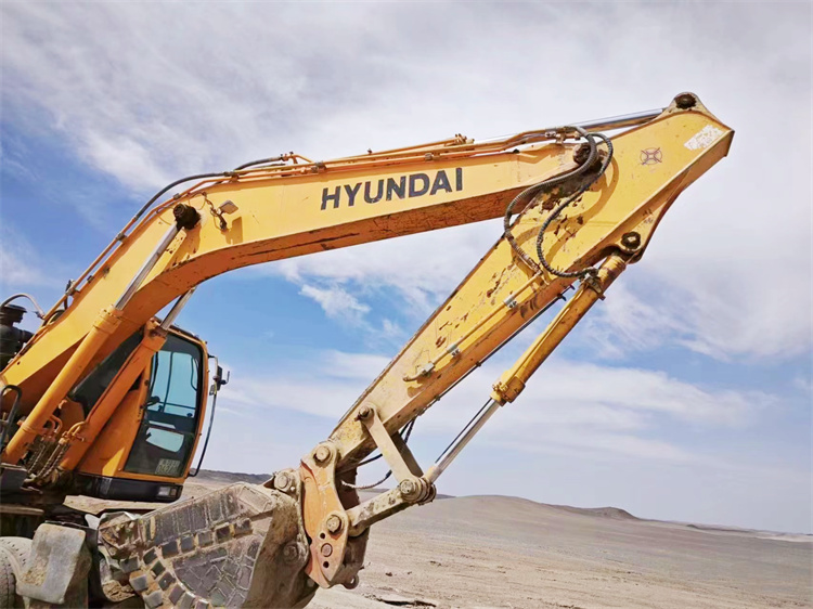 Good Condition 20 Ton Used Hyundai 210 Wheel Excavator in Korea 1.05m3 Bucket Capacity