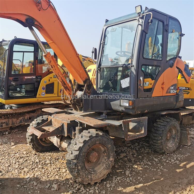 Energy Saving Second Hand DOOSAN DX60W Excavator With Original Paint