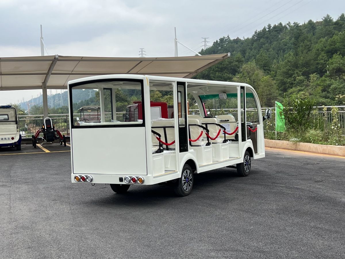 4 Wheels 14 Passengers Electric shuttle Bus sightseeing Car With 7.5KW AC Motor