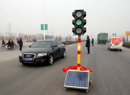 Separate Unit EXW 44/22 Outlets Wireless Solar Traffic Light Controller