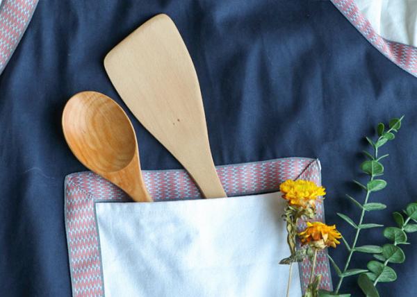Buy cheap Blue Ethnic Style Kitchen Cooking Apron , Womens Cooking Apron With White Pocket from wholesalers