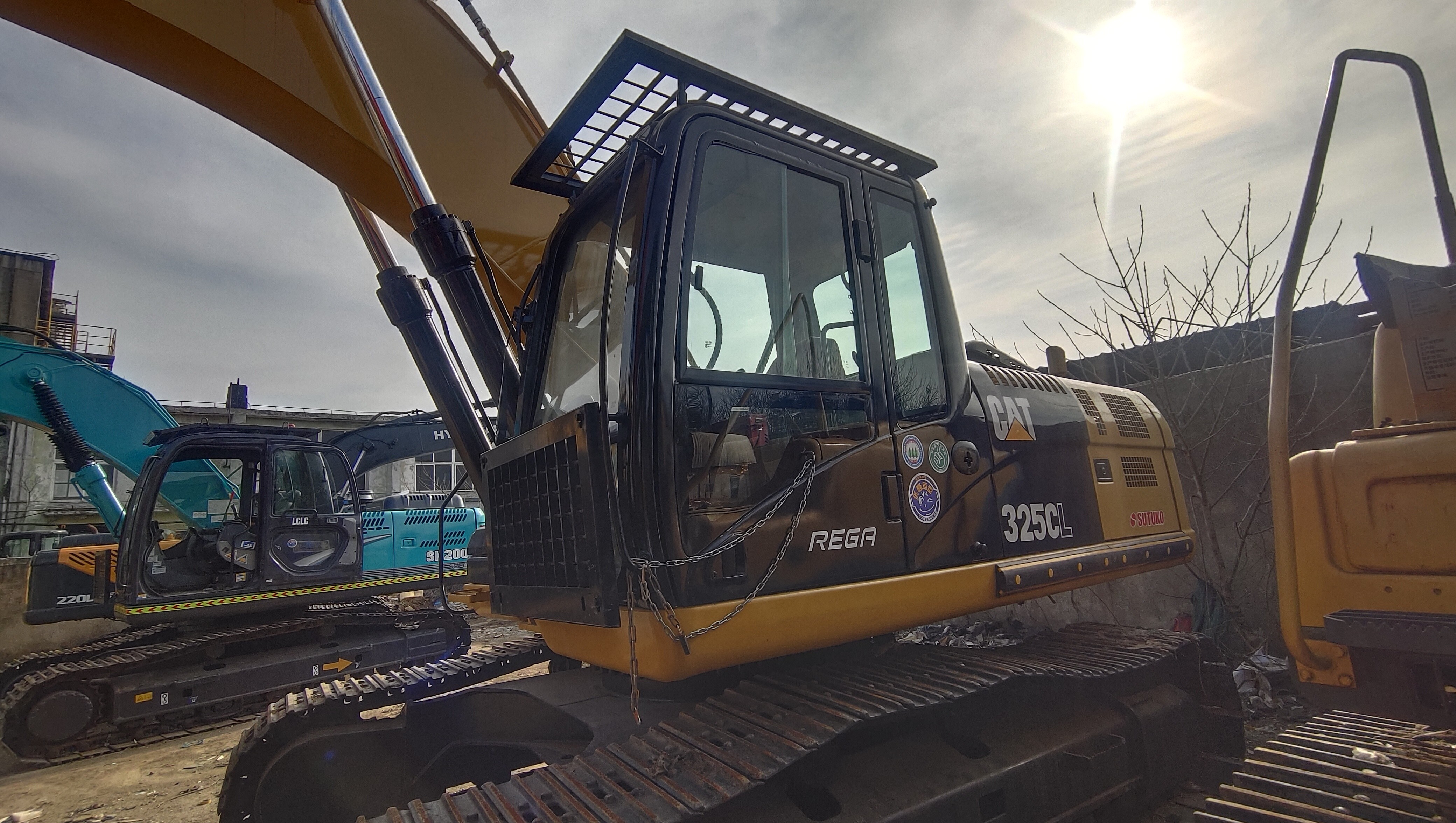 CAT325C Second-hand Tracked Excavator Price Discount From China