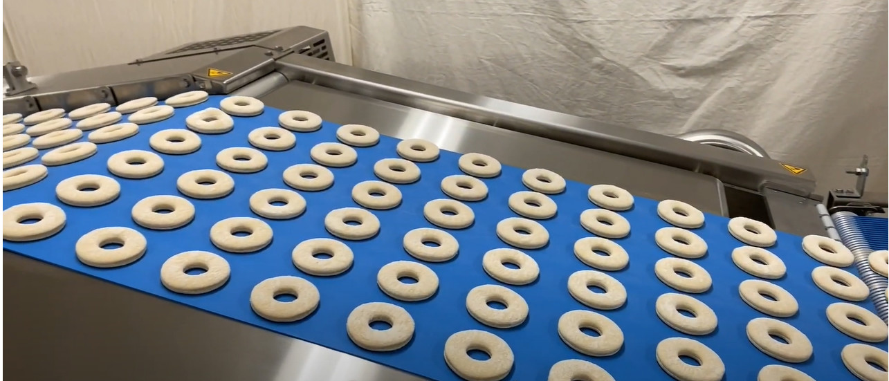 Customized Donut Processing Equipment Semi-Automatic Donut Forming Line For Food Factory