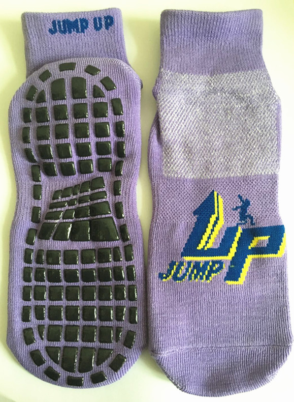 China Supply Bungee Jump Socks 25cm Polyester Anti-skid Non-Slippery Grip Socks Kid Trampoline Socks for Jumping