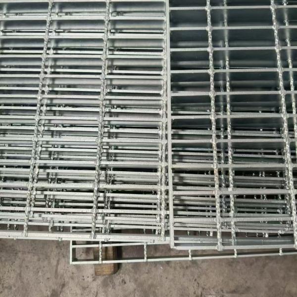 Buy cheap Customized Size Anti Slip Grating for Drainage and Ventilation from wholesalers