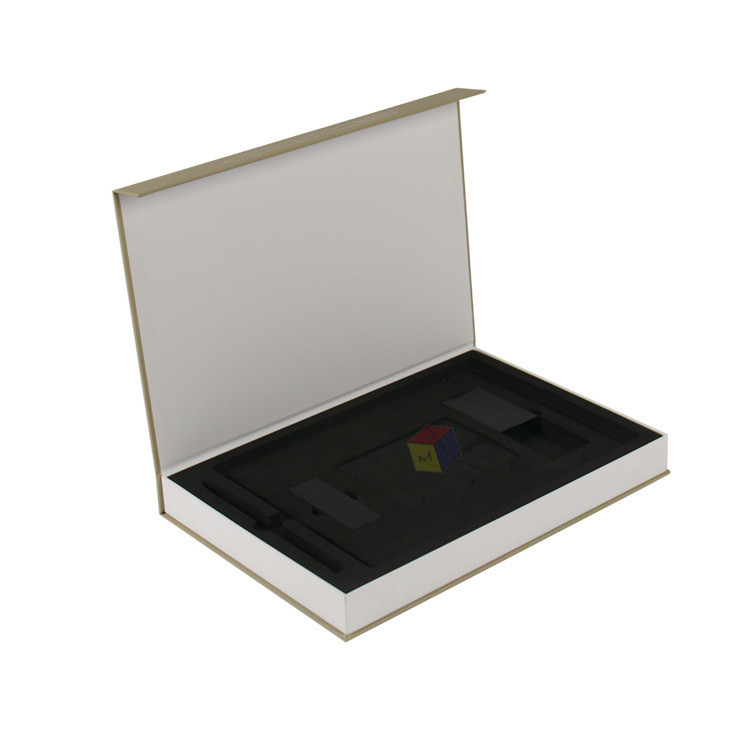 Hard Cardboard Custom Magnetic Closure Boxes Lightweight With Foam Insert