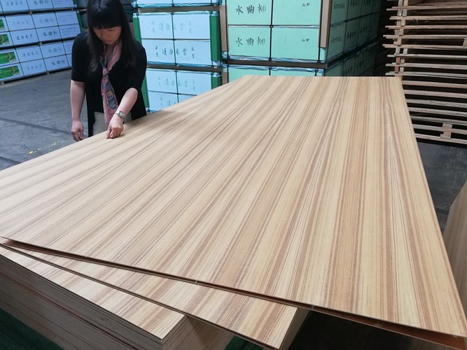 Natural Eucalyptus Wood Veneer Popular Vertical Grain Veneer Plywood