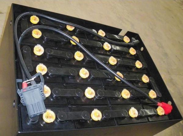 Buy cheap 280Ah / 5hrs Stacker Forklift Battery Cell Replacement Rechargeable 1500 Times Cycles from wholesalers