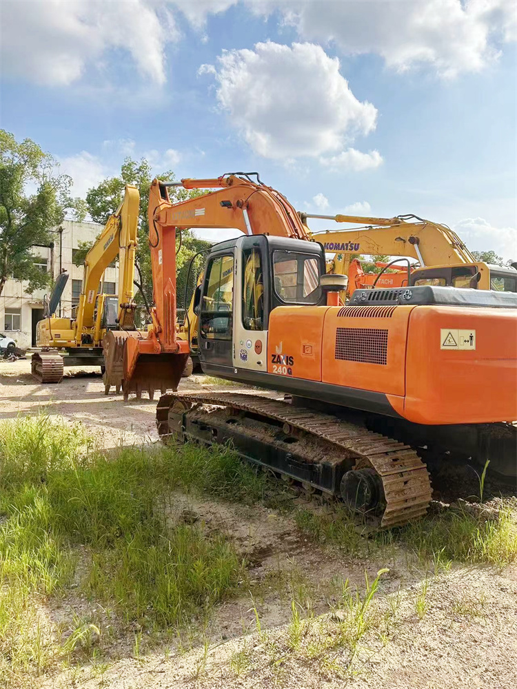 Active and Used Hitachi ZX120 ZX120-3 ZX120-3G ZX70 ZX75 ZX200-3G Excavator from Japan