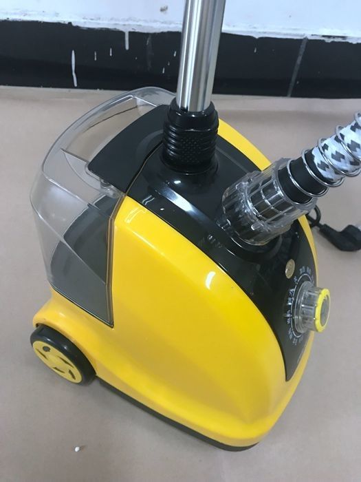 Yellow Clothes Garment Steamer Large Water Tank For Temperature Fuse Protection