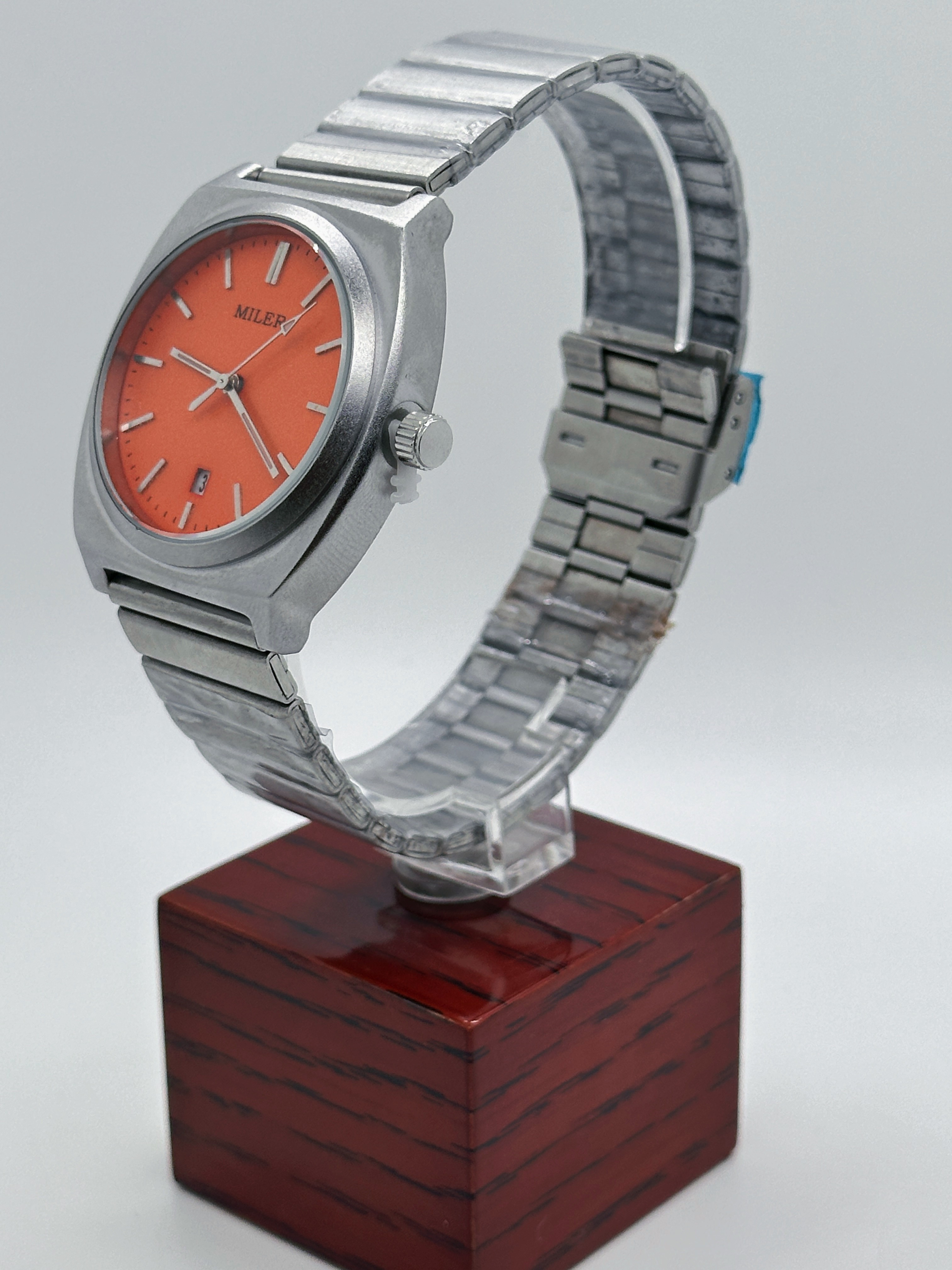 Mineral Dial Silver Stainless Steel Strap Watch With Date Luminous Hands