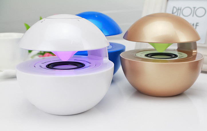 Colorful Mini Portable Bluetooth Speakers , Outdoor 500mAh Tiny Bluetooth Speaker