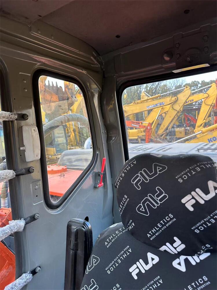 122KW Power Used Hitachi Excavator Zx200 In Japan With Original Hydraulic Pump