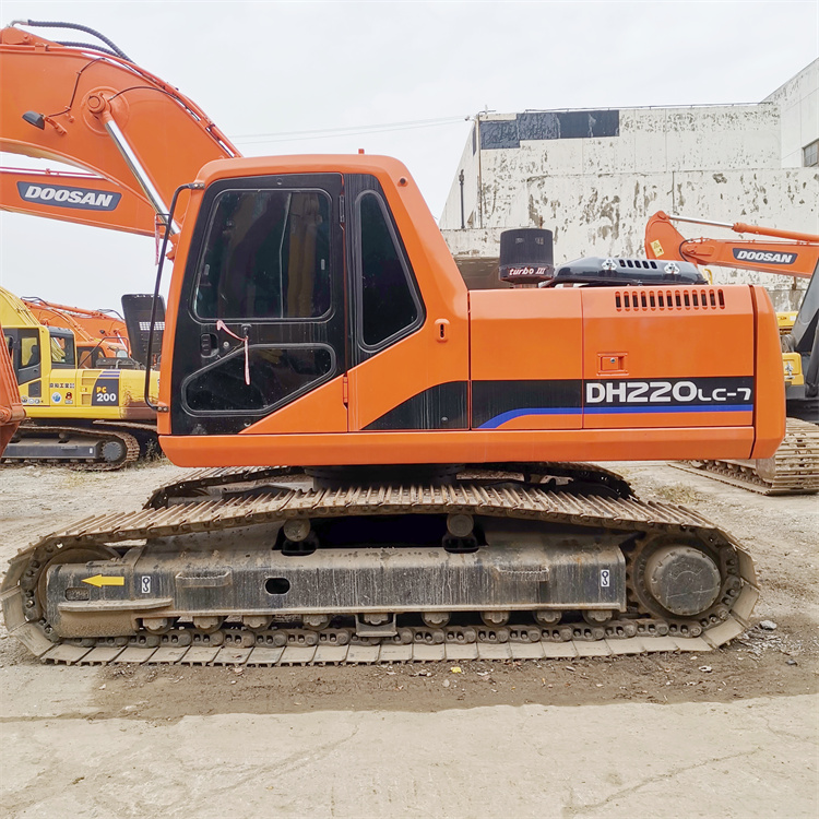 2017 Doosan DH220-7 Excavator with Original Hydraulic Pump and Good Condition in Korea