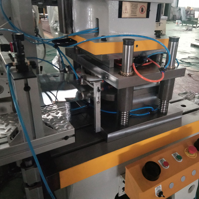 Coffee Cup Alu Foil Container Pneumatic Punching Machine 630KN Force