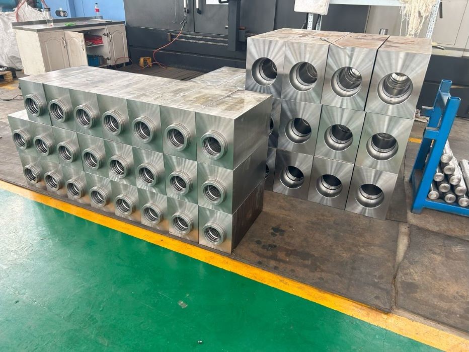 11-16ton Excavator Attachment Hydraulic Rock Breaker Hammer Atlas Copco Hammer Tool Chisel 100mm
