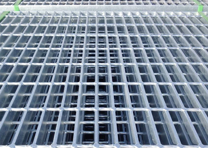 Heavy Duty Q235 Industrial Steel Grating For Warehouse Decks Chemical Workshops Walk Platforms