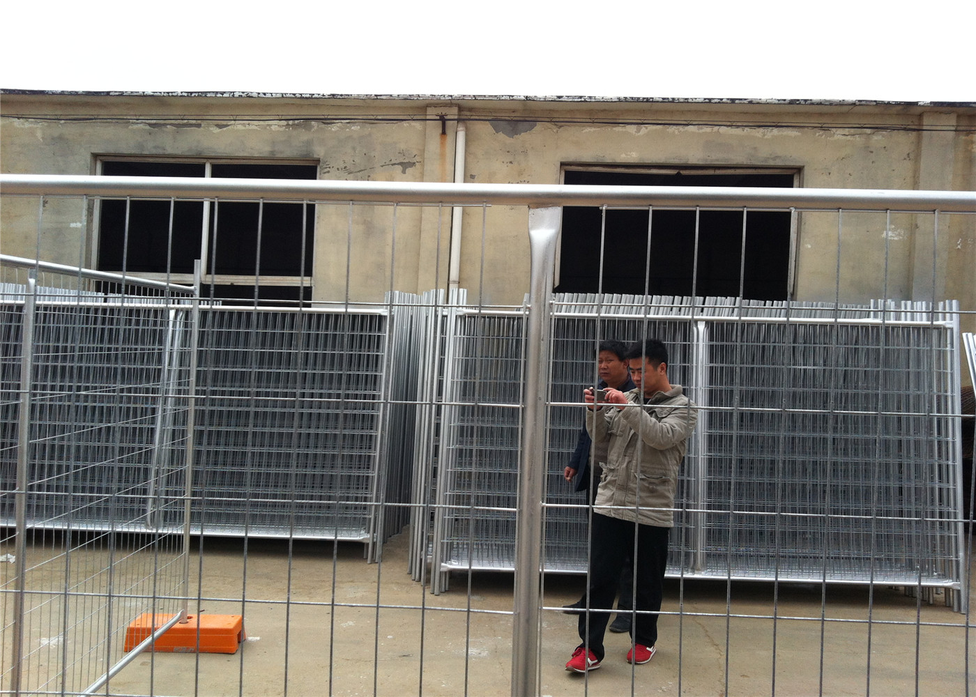 Height/2100mmxWidth/2400mm Galvanized Temp Fence zinc coated 14 microns ,42 microns thickness mesh diameter 3.80mm and 4