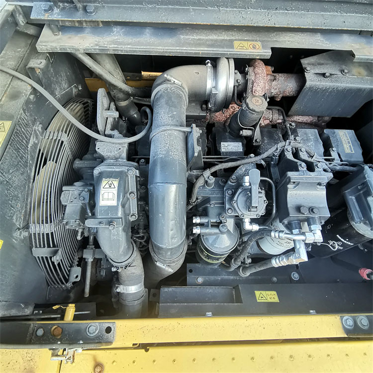 Used Komatsu PC450 Hydraulic Excavator in Good Condition Made in Japan 257 KW Power