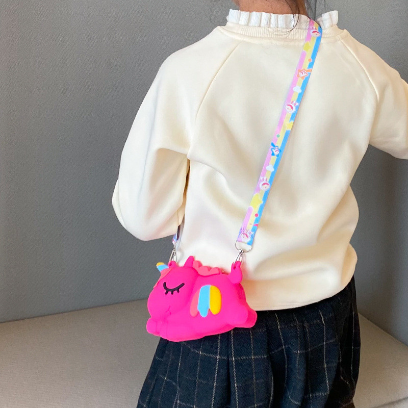 Birthday Gift Bag Toy Students Kids Present Kawaii Crossbody Bag Cute Shoulder Bag Cartoon Animal Silicone Makeup Bag
