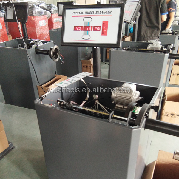 Full Automatic Tire Balancer Machine 0.37kw 220v For Speed Balancing
