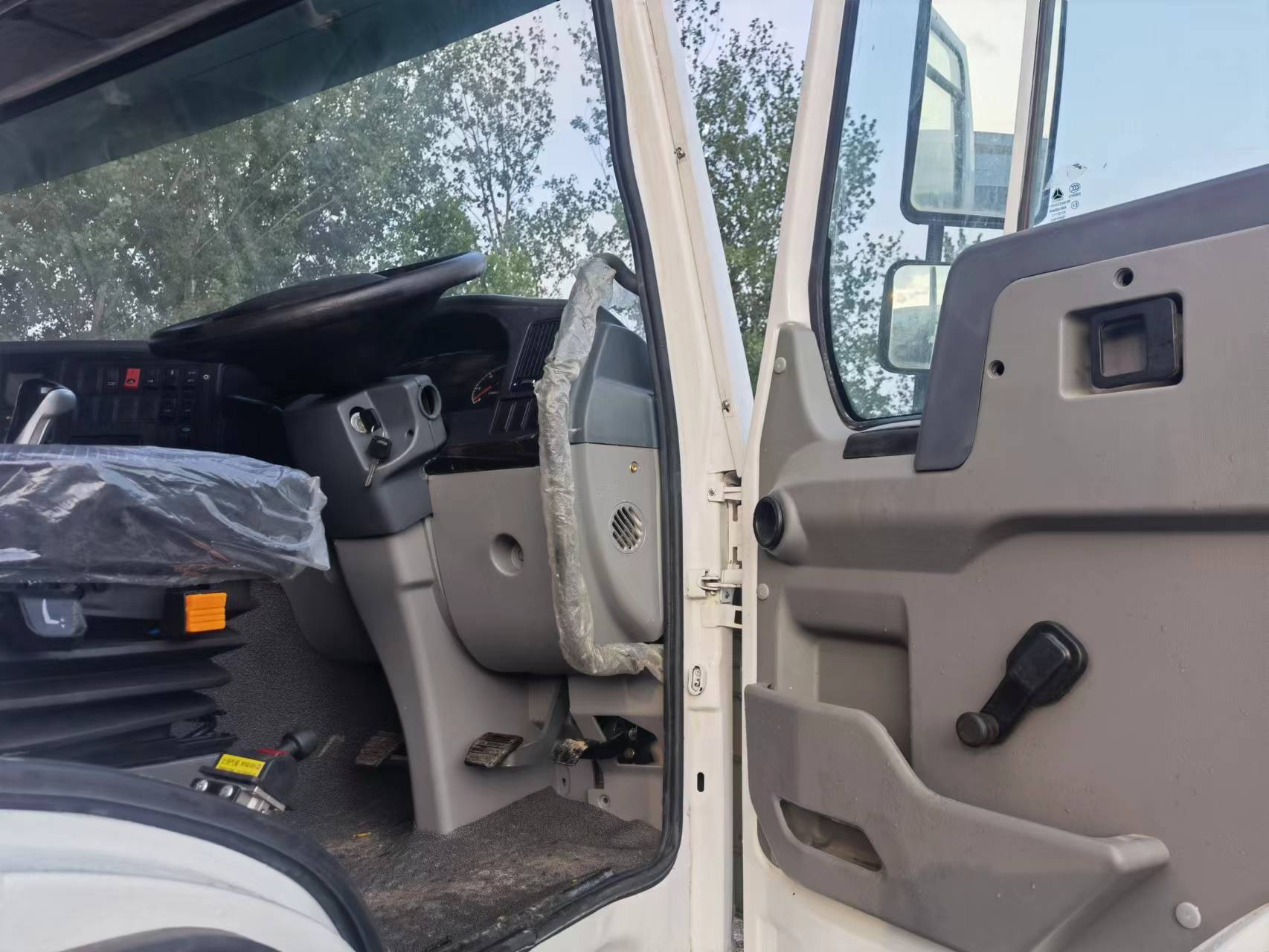 Market Segement Mining Transportation Sino Truck Howo 6x4 30tons Used Tipper Dump Truck