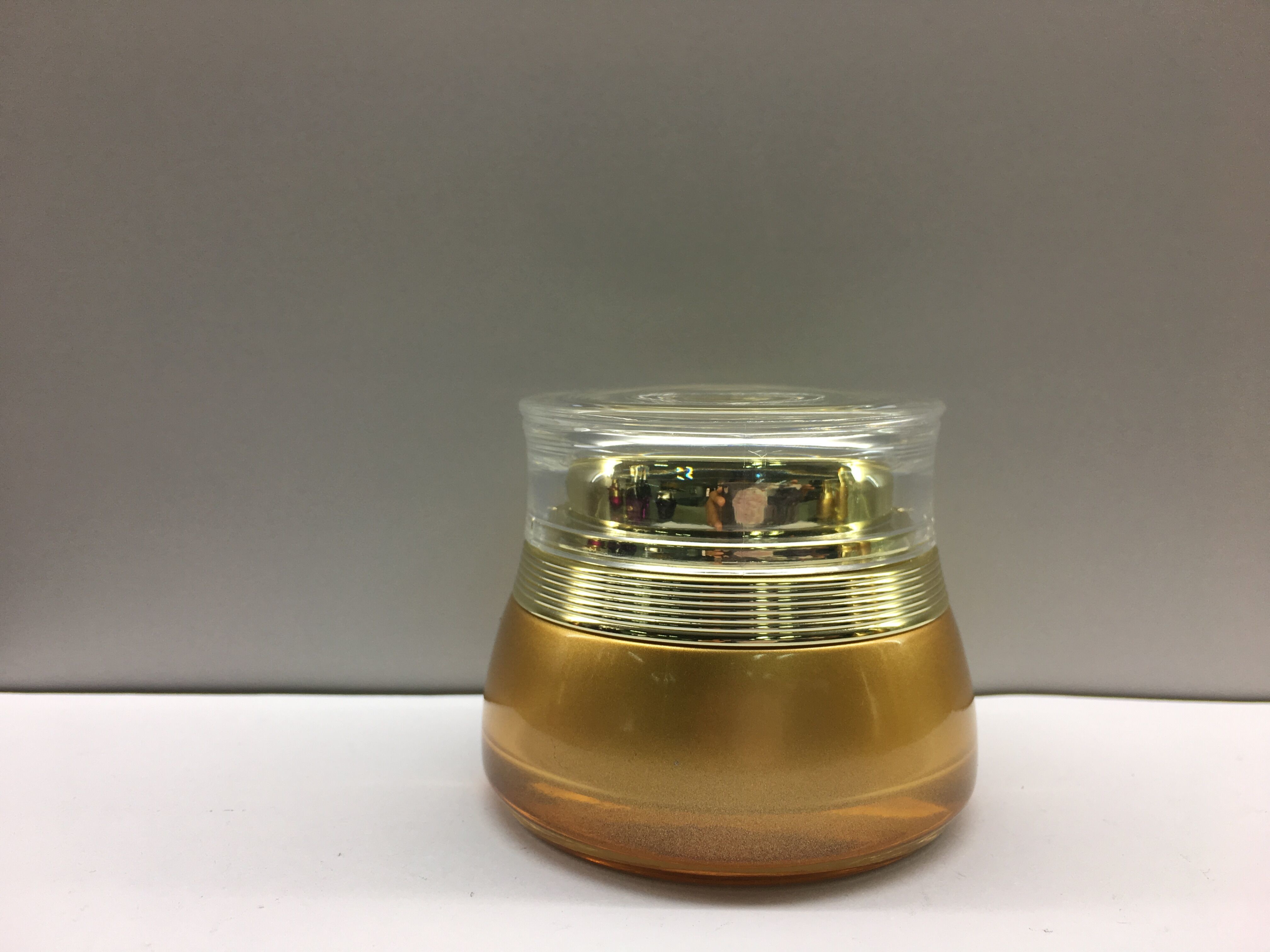 Luxury Round Face Moisturizer Glass Jar 50g MSDS Cosmetic Jars With Gold Lids