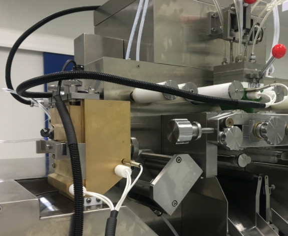 4 Inch Small 5000-100000 Capsules/h Softgel Encapsulation Machine 1400*800*1500mm Work Time 7 Days And 24 Hours