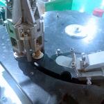 Wine/Liquor/Liquid Glass Bottle Metal Lids Capping Machine with Motor Core