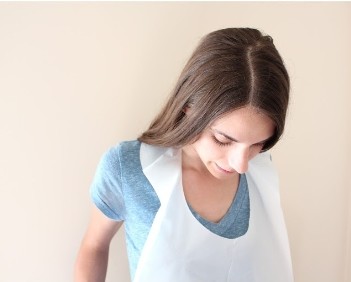 White Disposable Plastic Aprons , Disposable Poly Aprons Eco - Friendly
