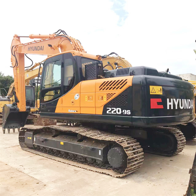 Hyundai 220-9s Excavator and 20on Loader Korean Equipment for Excavation in Korea