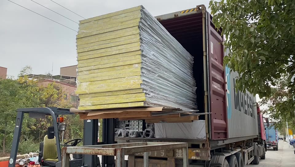 Noise Reduction Rock Wool Sandwich Insulation Panel For Steel Thickness 0.4 - 0.8mm