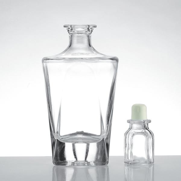 Base Material Glass Custom Color 350ml 550ml Square Glass Bottle for Fancy Vodka