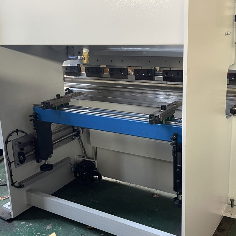 30T 1600MM Hydraulic Press Brakes With Tp10s High Accuracy 0.02mm