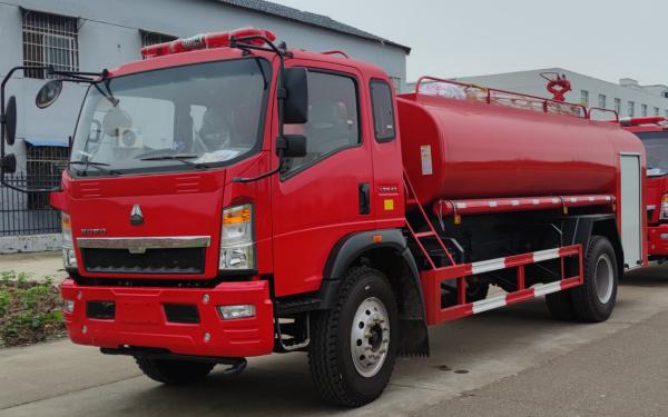 Buy cheap HOWO 160HP Emergency Fire Vehicle 6 Wheeled Red Color For Fire Fighting Rescue from wholesalers
