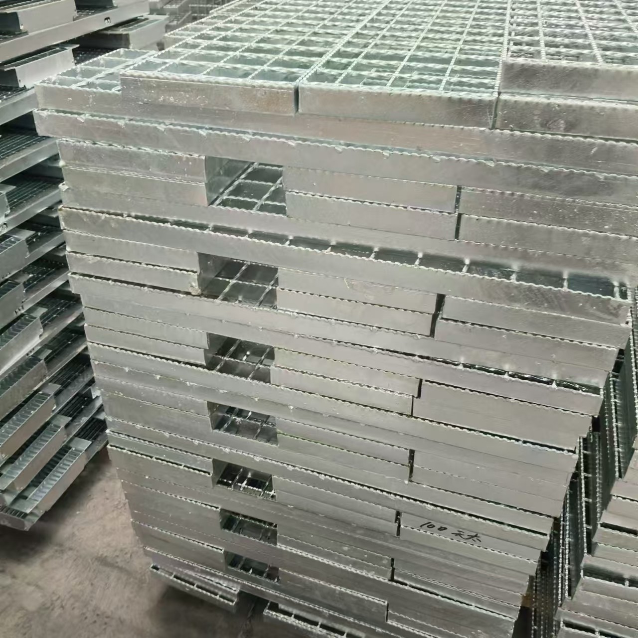 Modular Steel Gratings: Adaptable to Changing Needs and Configurations