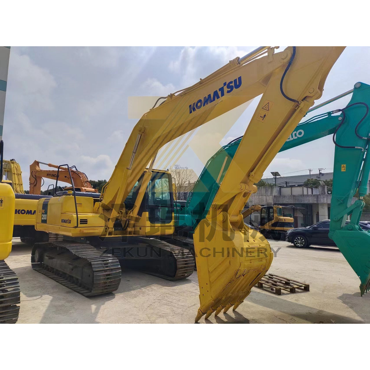 Used Komatsu PC200-7 20Ton Crawler Excavator with Hydraulic Pump