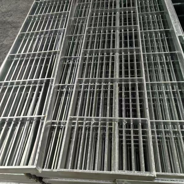 Buy cheap Durable Silver Anti Slip Grating for Outdoor Sidewalks from wholesalers