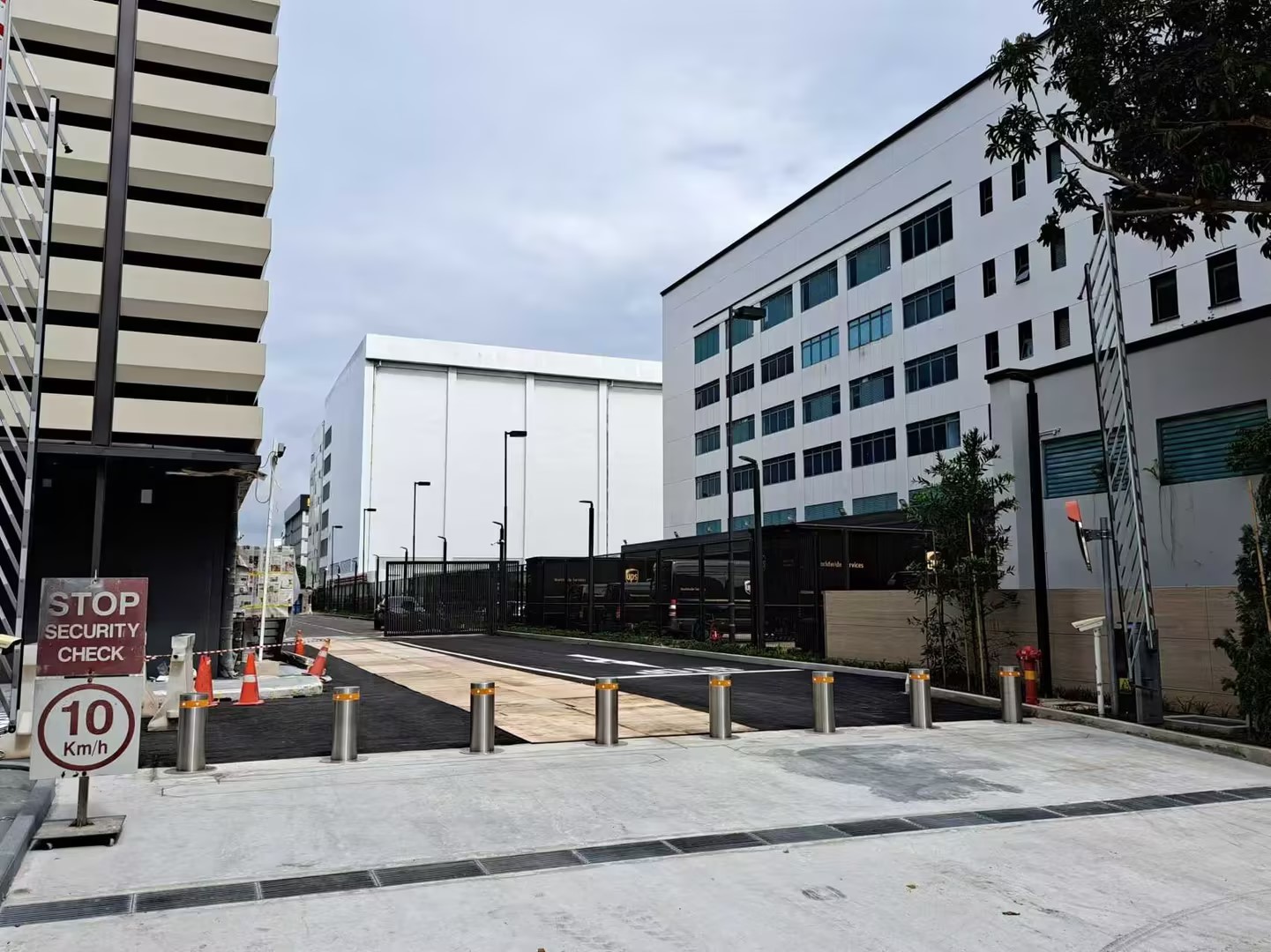 Shallow Mount Stainless Steel Removable Bollards For Physical Security
