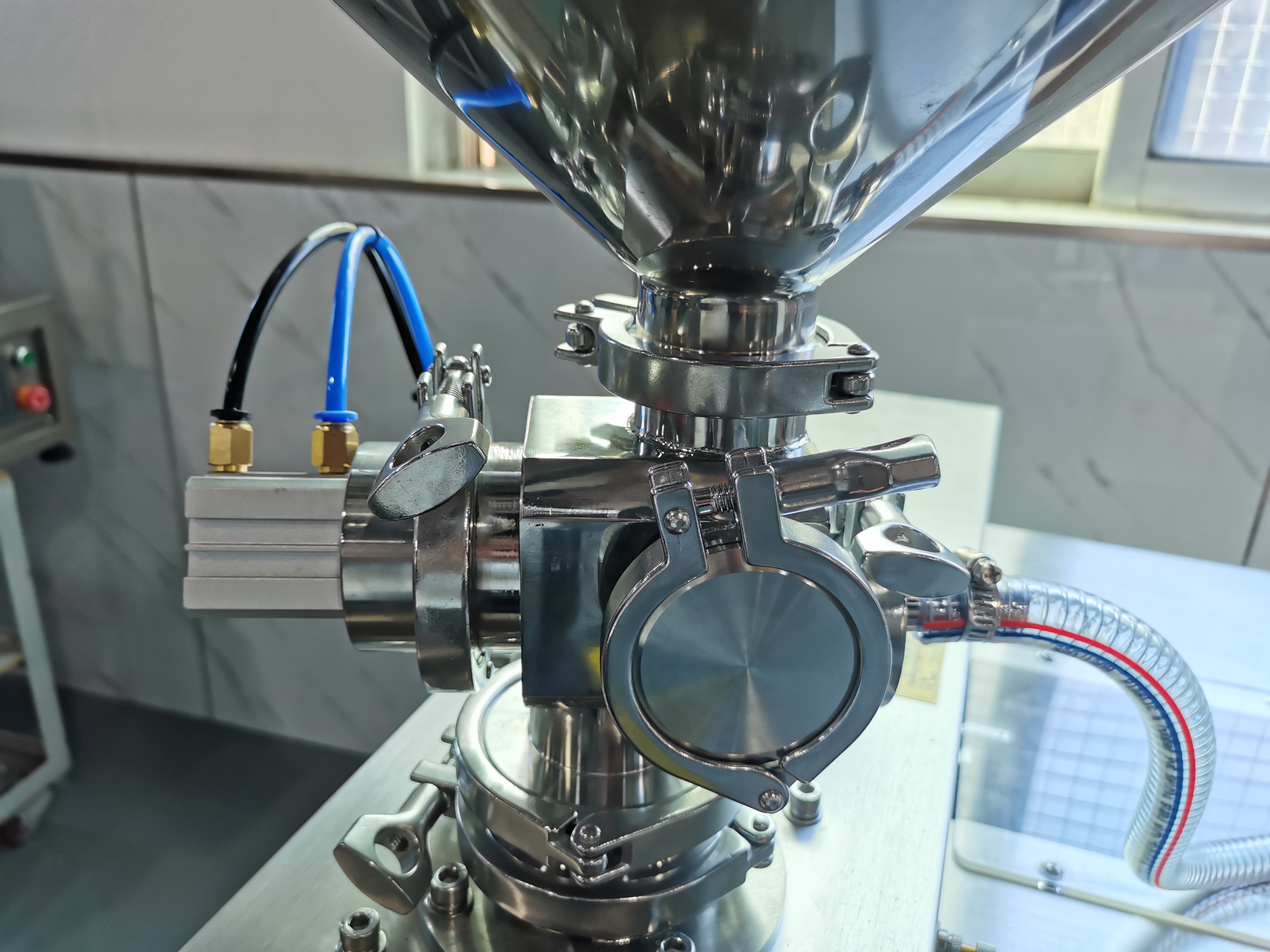 Ultrasonic Tube Automatic Filling Machine 20kHz Low Noise Level