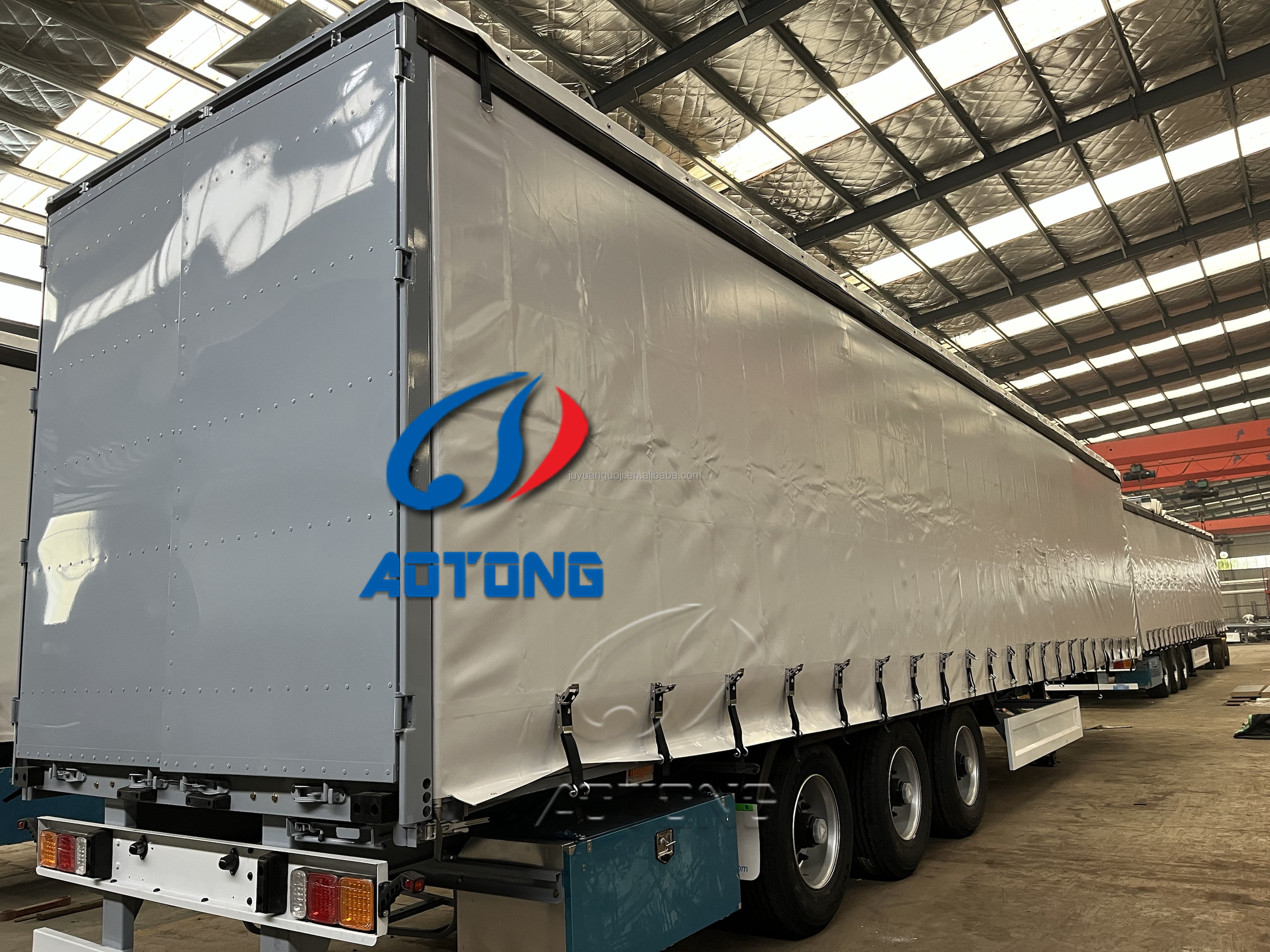 Customization Tarpaulin Type Box Truck Trailer for Bulk Cargo Transport in Russia