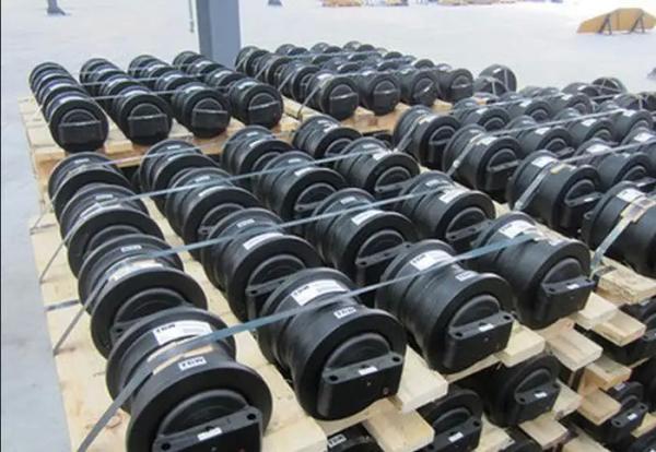 Buy cheap High Strength Kobelco Roller SK330 Excavator Bottom Track Rollers LC64D00005F1 from wholesalers