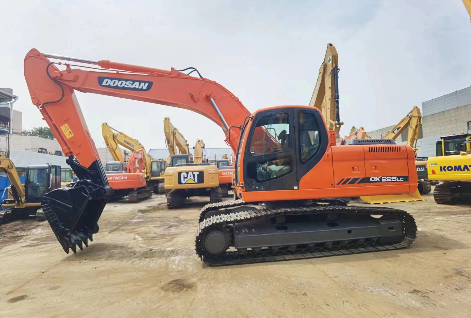 Poclain Hydraulic Cylinder Used Doosan Excavator Equipment DX225