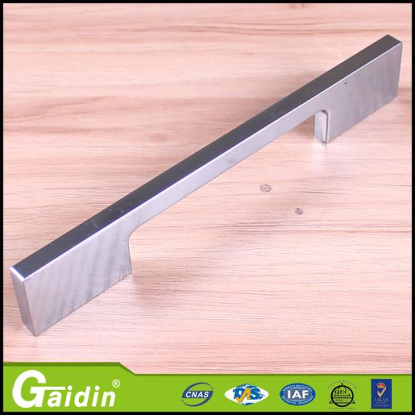 Buy cheap manufacturer in China fair price high quality Aluminum Material and Door Usage new design cabinet handles from wholesalers