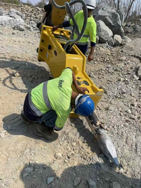 Soosan Hydraulic Breaker Sb121 Silence Jack Rock Hammer for Demolition