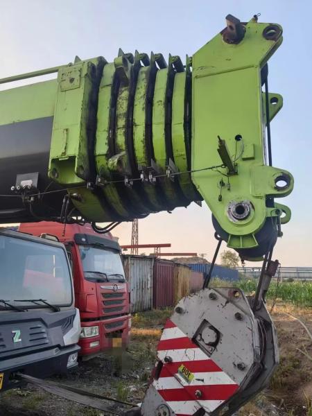Buy cheap Eight-Arm Crane Jib ZAT4000V 2020 Years Zoomlion Mobile Crane 400tons for Heavy-Duty Construction Projects from wholesalers