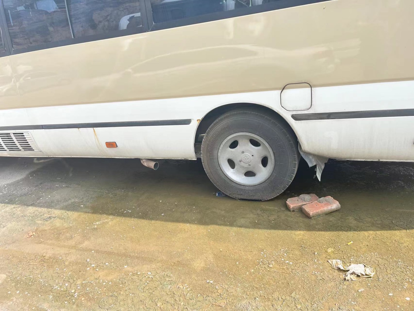 Left Drive 30 Seater Toyota Coaster Bus 7005*2040*2785mm Dimensions Affordable