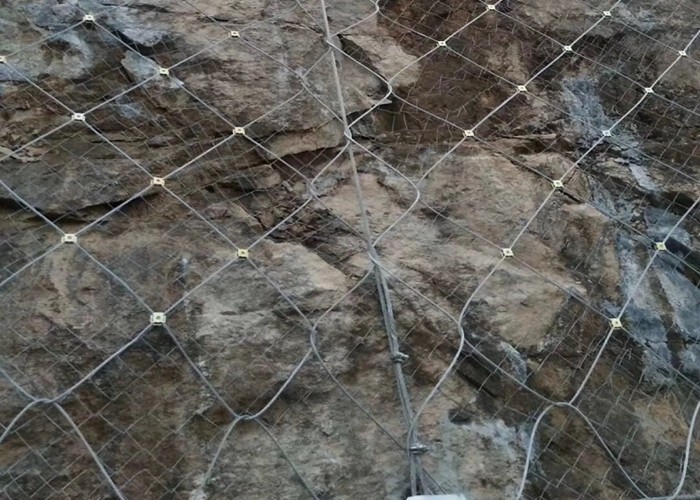 Square Hole Slope Protection Mesh Netting Length Cunstomized For Prevention Falling Rocks