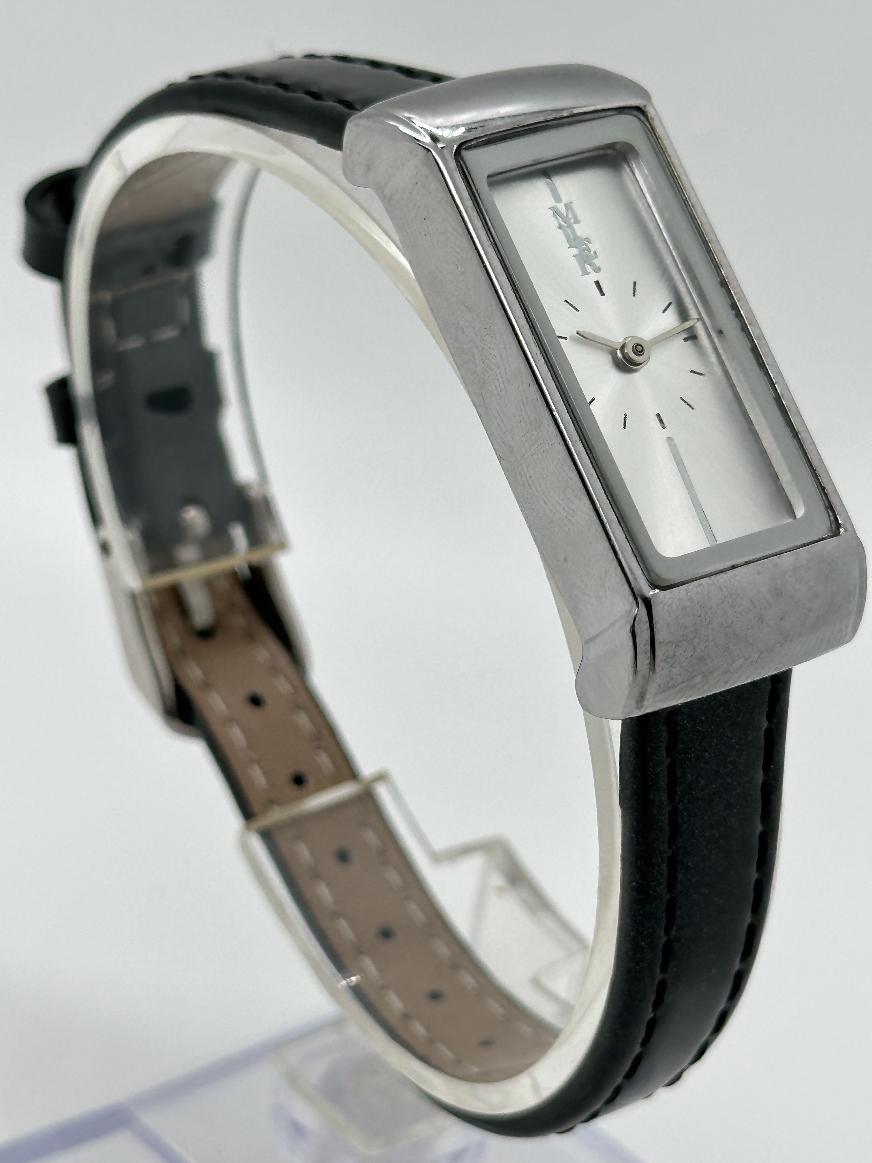 Quartz Watch Sports Wrist Watch with Comfortable Leather Band