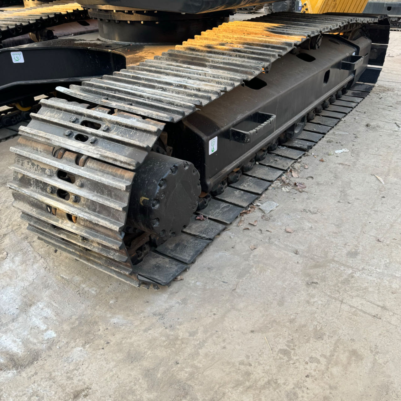 Strong Power Used Excavator ZX200 with Original Hydraulic Valve and Soft Steel Design
